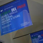 Nella foto ingresso sala e gonfaloni evento l'Italia del Pnrr con partecipazione presidente Regione Lombardia Attilio Fontana