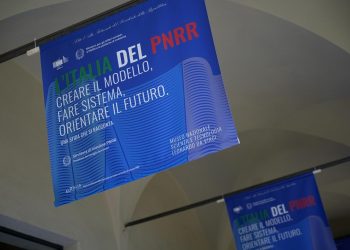 Nella foto ingresso sala e gonfaloni evento l'Italia del Pnrr con partecipazione presidente Regione Lombardia Attilio Fontana