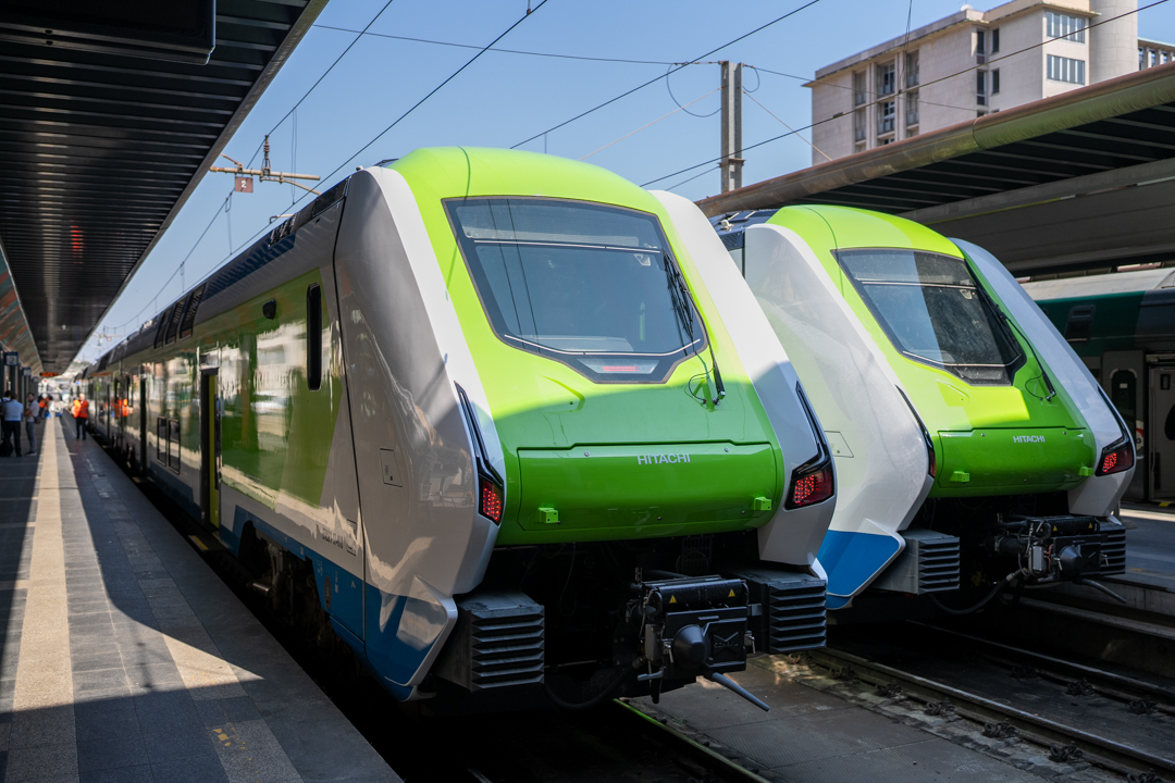 Regione Lombardia ha stanziato 78 milioni per l'acquisto di sistemi di ultima generazione per i treni regionali (in foto una coppia di treni)