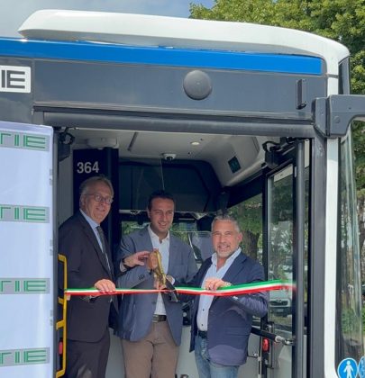 L'assessore regionale Franco Lucente a inaugurazione bus ibridi a Rho