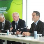La firma dell'accordo tra Regione Lombardia e Canton Ticino per la mobilità, nell'immagine Attilio Fontana