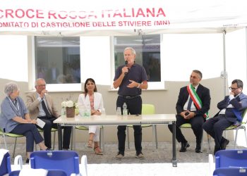 Nella foto l'assessore al Welfare di Regione Lombardia Guido Bertolaso all'inaugurazione della Casa di Comunità di Castiglione delle Stiviere (MN)