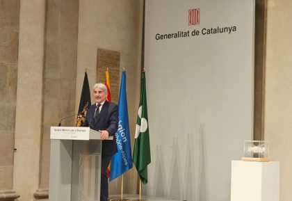 Cattaneo durante l'intervento a Barcellona nel corso del passaggio di consegne per la presidenza dei quattro motori d'Europa alla Regione francese dell’Alvernia-Rodano-Alpi