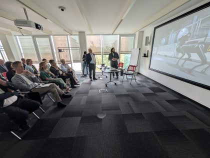 Assessore all'Università, Ricerca e Innovazione Alessandro Fermi al tour aziende innovative presso l'azienda Mirage