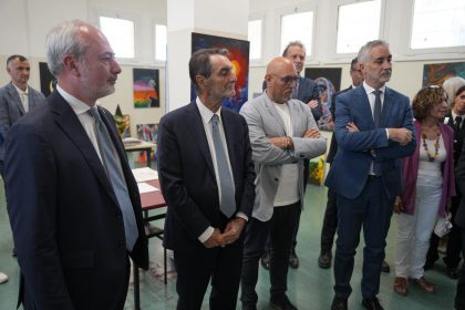 Attilio Fontana ha portato la Fiamma Olimpica al carcere Beccaria di Milano