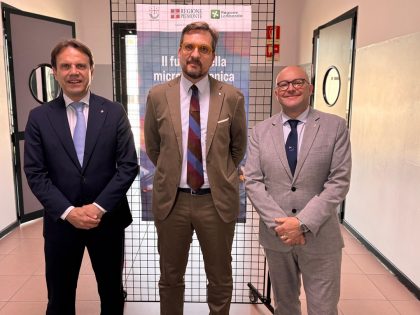Nella foto gli assessori allo Sviluppo economico delle regioni Lombardia (Guidesi), Piemonte (Tronzano) e Piana (Liguria, ovvero la Cabina economica del Nord-Ovest, al convegno sulla microelettronica all'università di Pavia