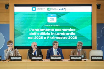 L'assessore allo Sviluppo economico di regione Lombardia Guido Guidesi alla conferenza stampa di presentazione dati andamento comparto edilizio 2025 e 2026, insieme a presidente Unioncamere Gian Domenico Auricchio e presidente Ance Lombardia