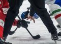 Un momento sportivo all'Ice Hockey Arena di Rho durante le Olimpiadi invernali Milano Cortina 2026