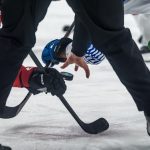 Un momento sportivo all'Ice Hockey Arena di Rho durante le Olimpiadi invernali Milano Cortina 2026