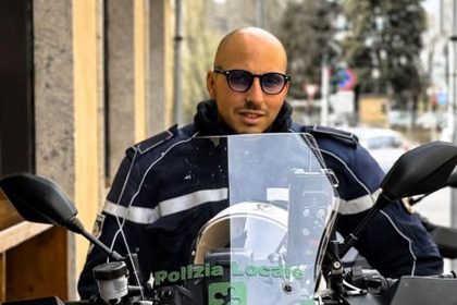 Vicinanza alla famiglia da parte del presidente Attilio Fontana per la morte dell'agente della Polizia locale Francesco Imprezzabile (foto Ansa)