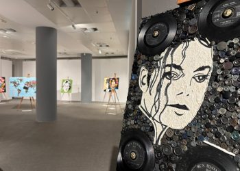 L'arte nel riciclo mostra Isolaset, dettagli sull'opera di Michael Jackson nella mostra ecosostenibile a Palazzo Lombardia