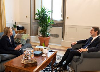 In foto il presidente del Consiglio dei Ministri Giorgia Meloni col il presidente della Regione Lombardia Attilio Fontana