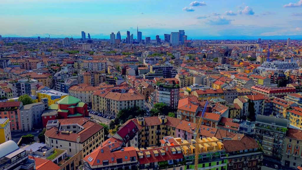 Illustrato il nuovo Piano territoriale regionale della Lombardia (in foto veduta aerea) , lo strumento che ridisegna il tessuto urbanistico, naturalistico e paesaggistico.