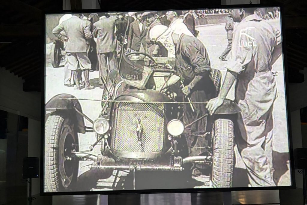 Una delle foto esposte alla mostra 'Lo sguardo di Nuvolari' a Palazzo Te