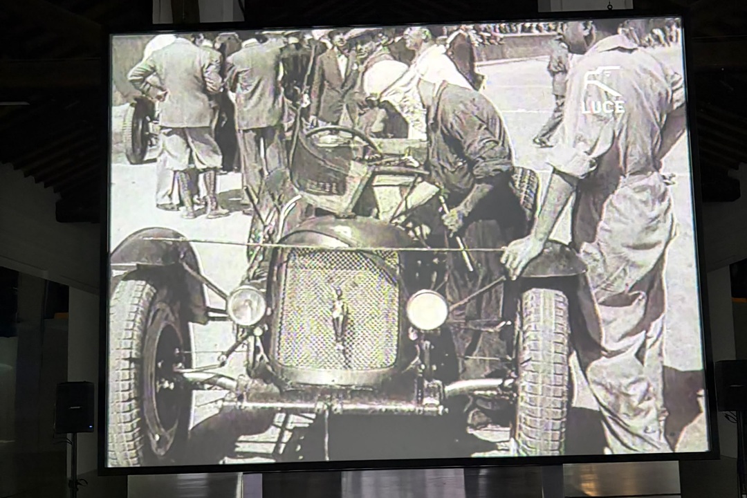Una delle foto esposte alla mostra 'Lo sguardo di Nuvolari' a Palazzo Te