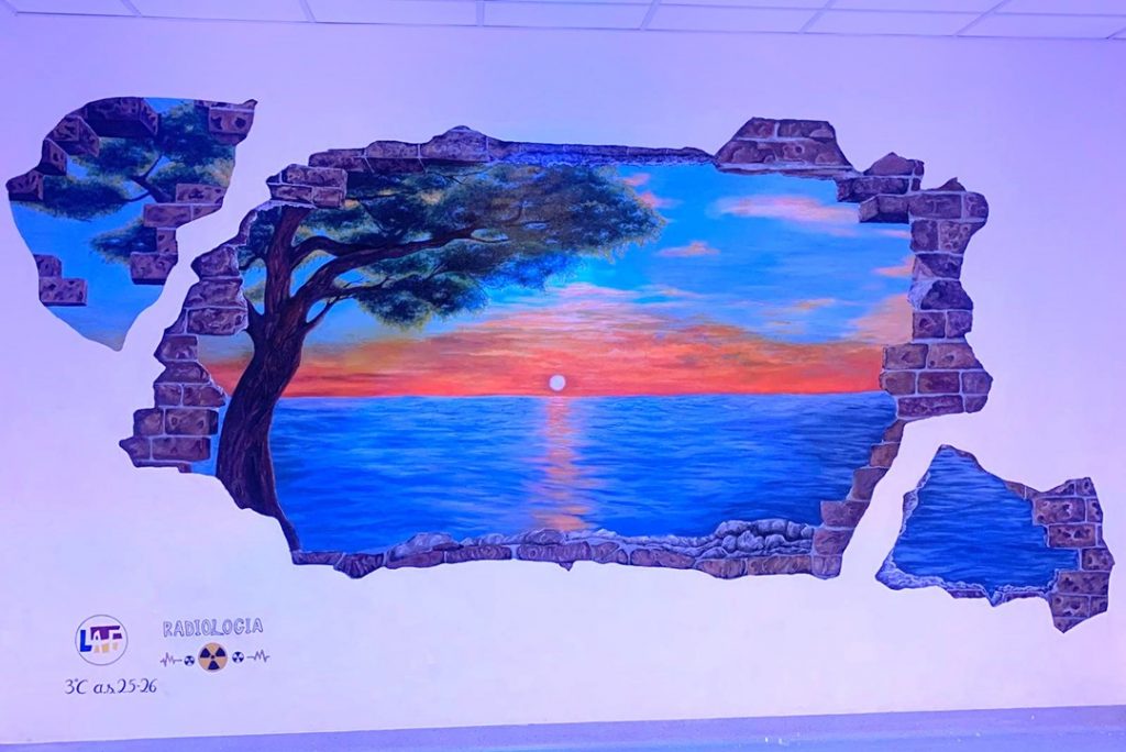 All'ospedale di Rho un nuovo murale colora la sala d'attesa grazie al lavoro degli studenti del liceo ‘Fontana’ di Arese