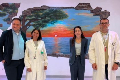 All'ospedale di Rho un nuovo murale colora la sala d'attesa grazie al lavoro degli studenti del liceo ‘Fontana’ di Arese