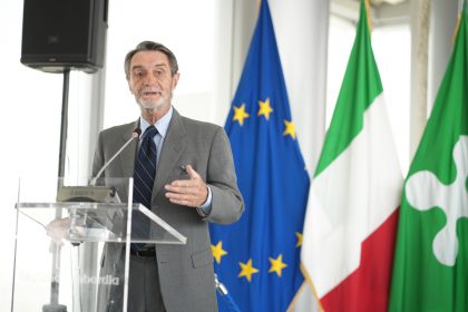 Patto regionale per la lettura, l'immagine mostra il presidente Fontana durante il suo intervento