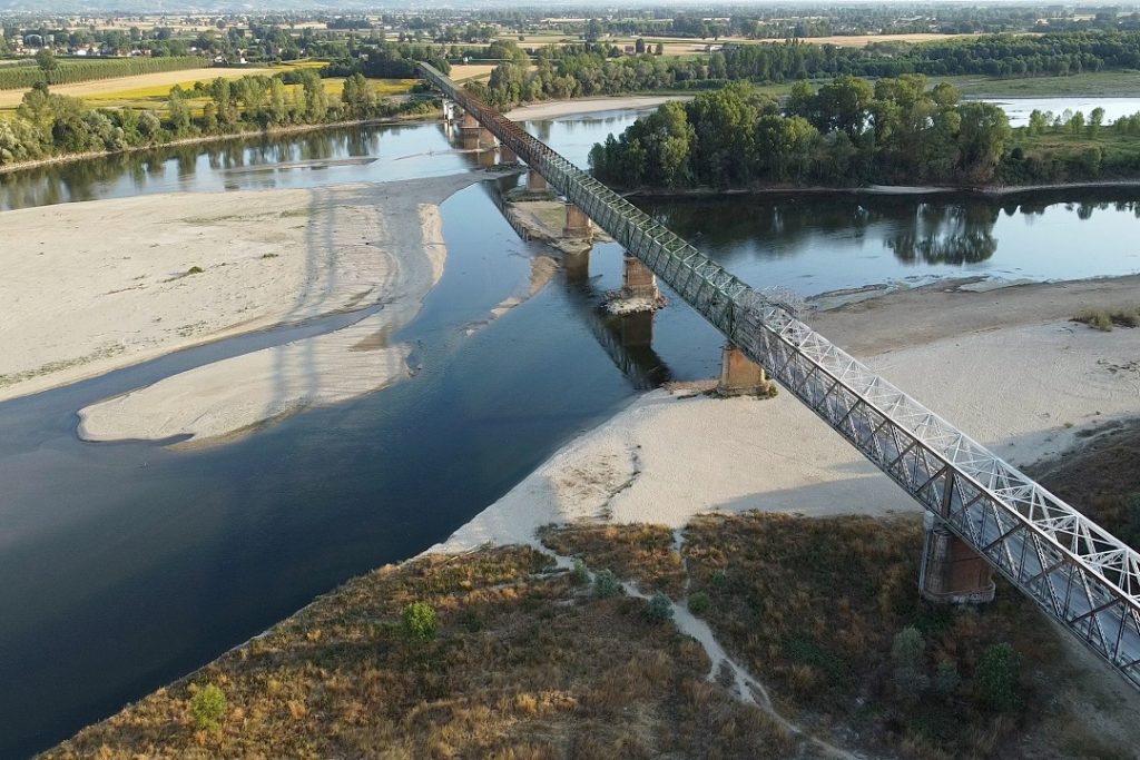 Situazione riserve idriche in peggioramento, ai campi serve acqua