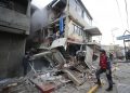 Una foto del violento terremoto in Venezuela: Regione Lombardia pronta a fare la sua parte in caso di bisogno di aiuti (foto Ansa)