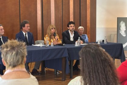 La conferenza stampa della mostra fotografica 'Women for women against the violence' che parla di tematiche di tumore al seno e violenza di genere. L'immagine ritrae la presidente di Consorzio Umanitas Donatella Gimigliano durante il suo intervento