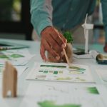 immagine di riunione per dare idea su autorizzazioni progetti green e valutazione di impatto ambientale