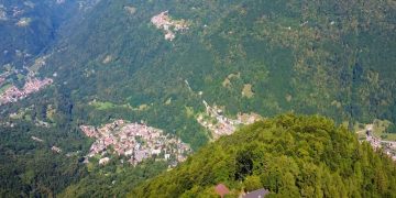 paesaggio della zona dove si trova la funivia margno pian delle betulle al centro della delibera di regione lombardia