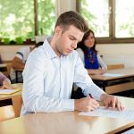 Un ragazzo alle prese con la maturità in Lombardia
