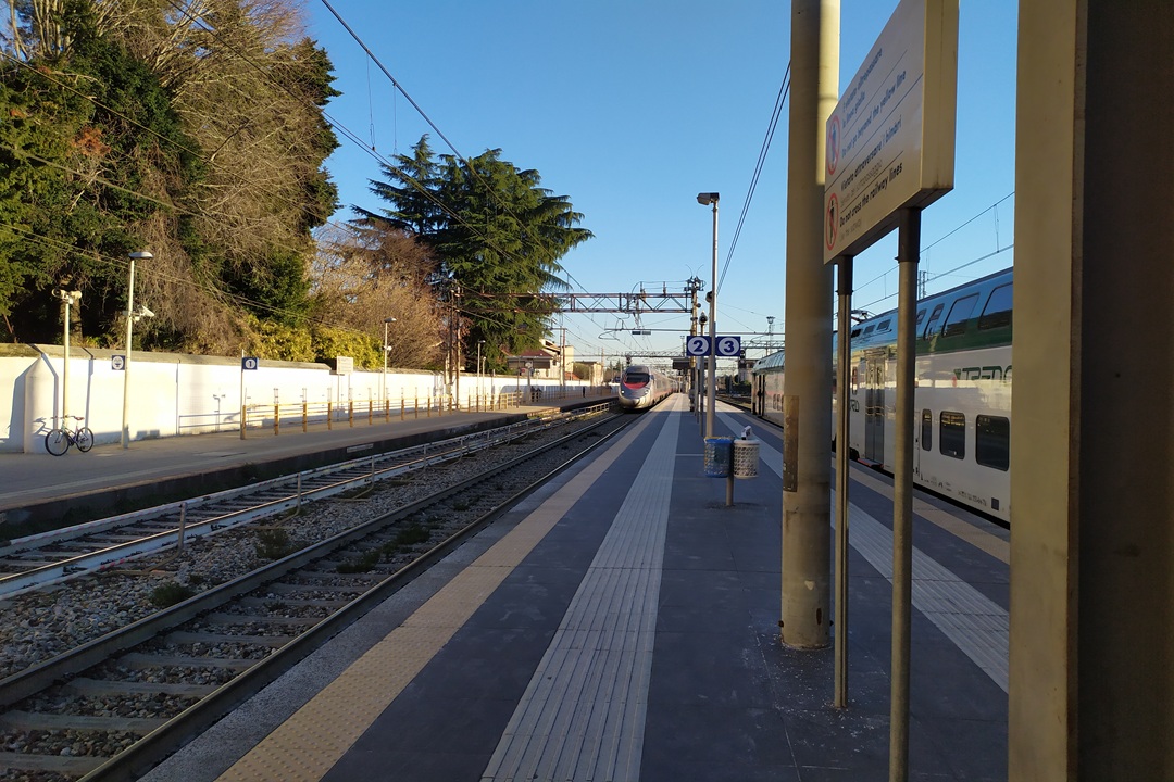 immagine stzione di seregno per dare l'idea del cs su riattivazione linea ferroviaria R15 Seregno-Carnate