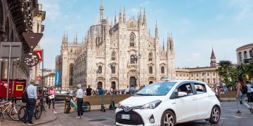 taxi in piazza Duomo a Milano