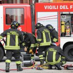vigili del fuoco per dare idea di intervento all'incendio Versalis a Mantova