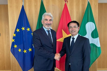 incontro a Palazzo lombardia tra sottosegretario Cattaneo e delegazione di Hanoi per sinergie su tech e green
