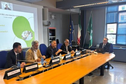 assessore Lucente a Cremona a evento per fine lavori sulla banda larga