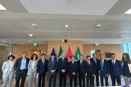 incontro a Palazzo lombardia tra sottosegretario Cattaneo e delegazione di Hanoi per sinergie su tech e green