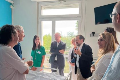 L'assessore Francesca Caruso durante la tappa del tour delle strutture sanitarie a Tradate