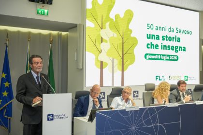 Il presidente Fontana durante il suo intervento al convegno sull'incidente del Seveso a Palazzo Lombardia