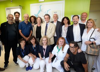Il presidente della Regione Lombardia Attilio Fontana e l’assessore regionale al Welfare Guido Bertolaso in visita alla Casa di Comunità di Angera (Varese)