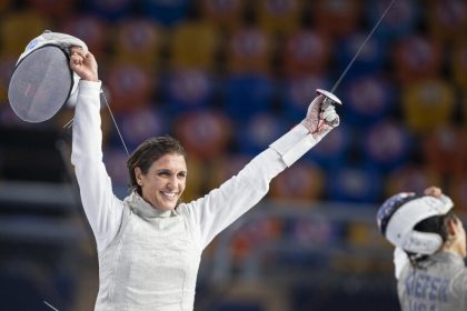 Medaglia d'oro fioretto femminile Arianna Errigo (foto Ansa)