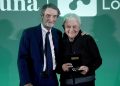 Don Antonio Mazzi riceve dal presidente della Regione Lombardia Attilio Fontana il premio Rosa Camuna a Palazzo Lombardia a Milano, il 29 maggio 2024. @foto Ansa