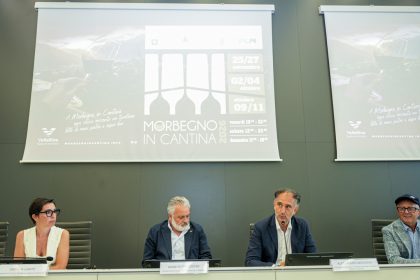 L'intervento dell'assessore Alessandro Beduschi alla confernza stampa di Morbegno in Cantina 2026