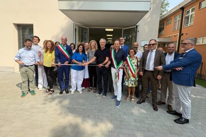 In foto l’assessore regionale al Welfare Giudo Bertolaso in visita nuova Casa di comunità di Busto Garolfo