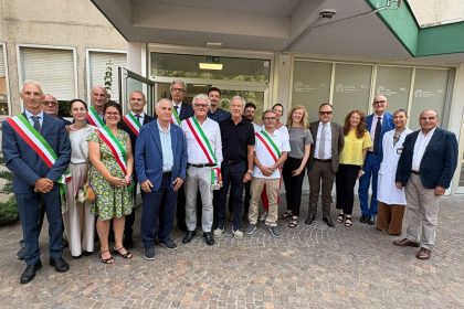 In foto l’assessore regionale al Welfare Giudo Bertolaso in visita nuova Casa di comunità di Cuggiono