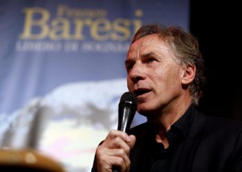 Calcio, la foto mostra Franco Baresi durante un suo intervento FOTO ANSA