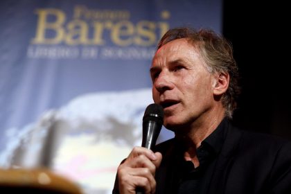 Calcio, la foto mostra Franco Baresi durante un suo intervento FOTO ANSA