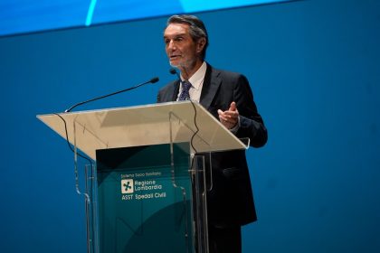 In foto il presidente della Regione Lombardia Attilio Fontana nel corso della cerimonia di proclamazione del vincitore del concorso internazionale di progettazione del nuovo Main & Children Hospital di Brescia