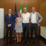 Attilio Fontana e Alessandro Fermi a consegna riconoscimento alla memoria Matteo Alberio