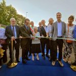 Il presidente Fontana e l'assessore Fermi tagliano il nastro del sottopasso veicolare a Locate Varesino (Como)