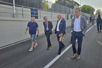 Il presidente Fontana e l'assessore Fermi al sottopasso di Locate Varesino (Como)