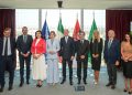 In foto l’incontro tra Regione Lombardia e la delegazione del Parlamento della Serbia a Palazzo Lombardia, tra cui il presidente Fontana e l’onorevole Palalić