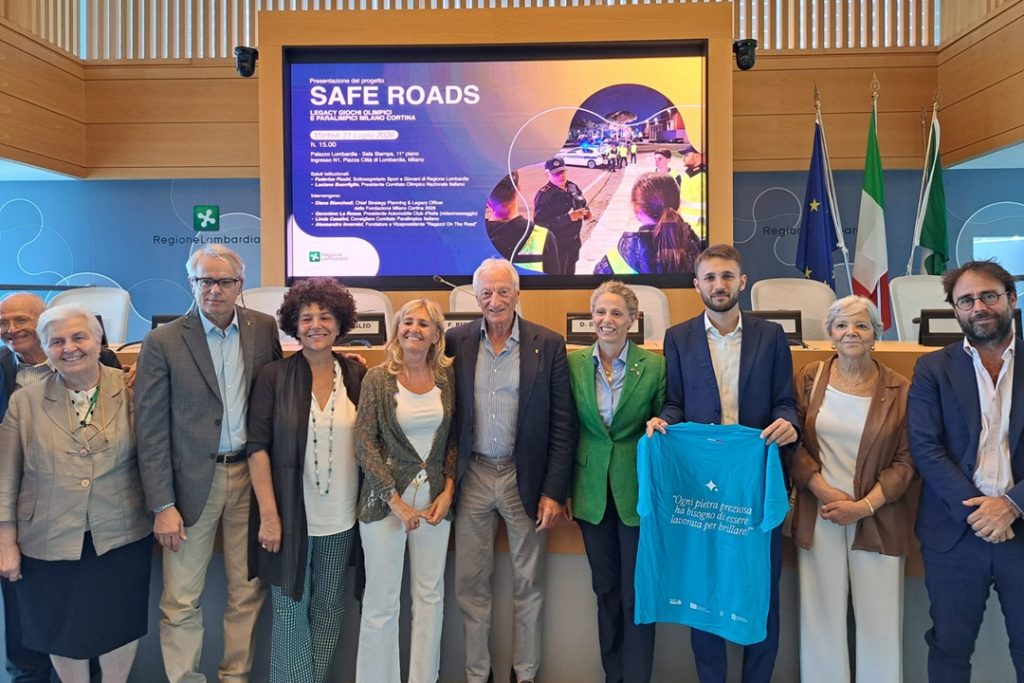 In foto il sottosegretario regionale allo Sport e Giovani Federica Picchi nel corso della conferenza stampa di presentazione di Safe Roads a Palazzo Lombardia